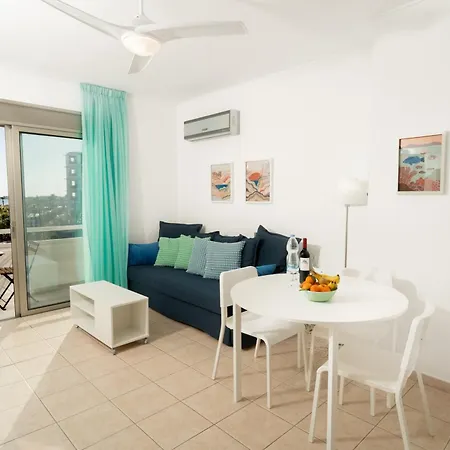 Stunning Mackenzie Sea Views Flat,1 Bedroom דירה לרנקה