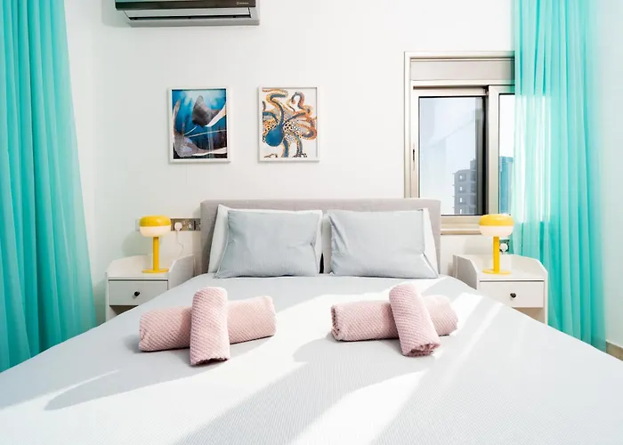 Stunning Mackenzie Sea Views Flat,1 Bedroom לרנקה