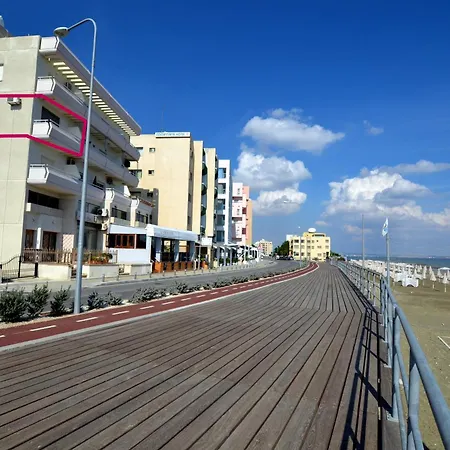 Stunning Mackenzie Sea Views Flat,1 Bedroom *