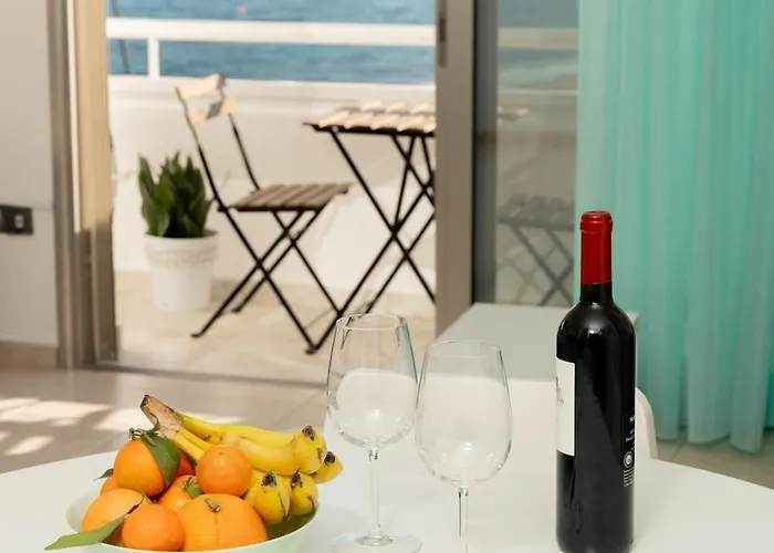 Stunning Mackenzie Sea Views Flat,1 Bedroom Apartment *