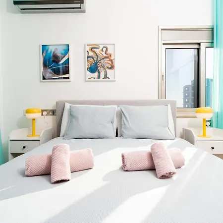 Stunning Mackenzie Sea Views Flat,1 Bedroom Lárnaka